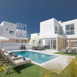 https://protaras-centre-luxurious-villa-200m-from-protaras-beach.protaras-cy-hotels.com